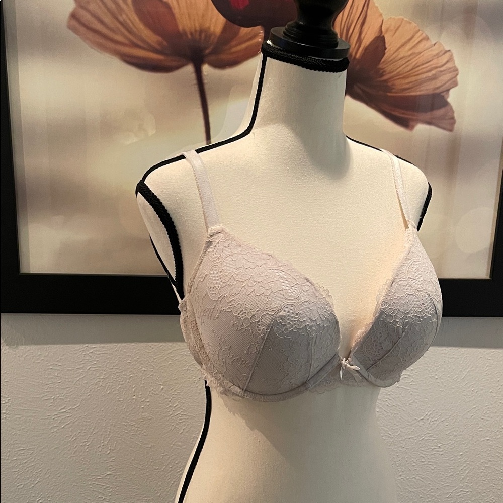 Victoria's Secret Lace Underwire Bra - Cream